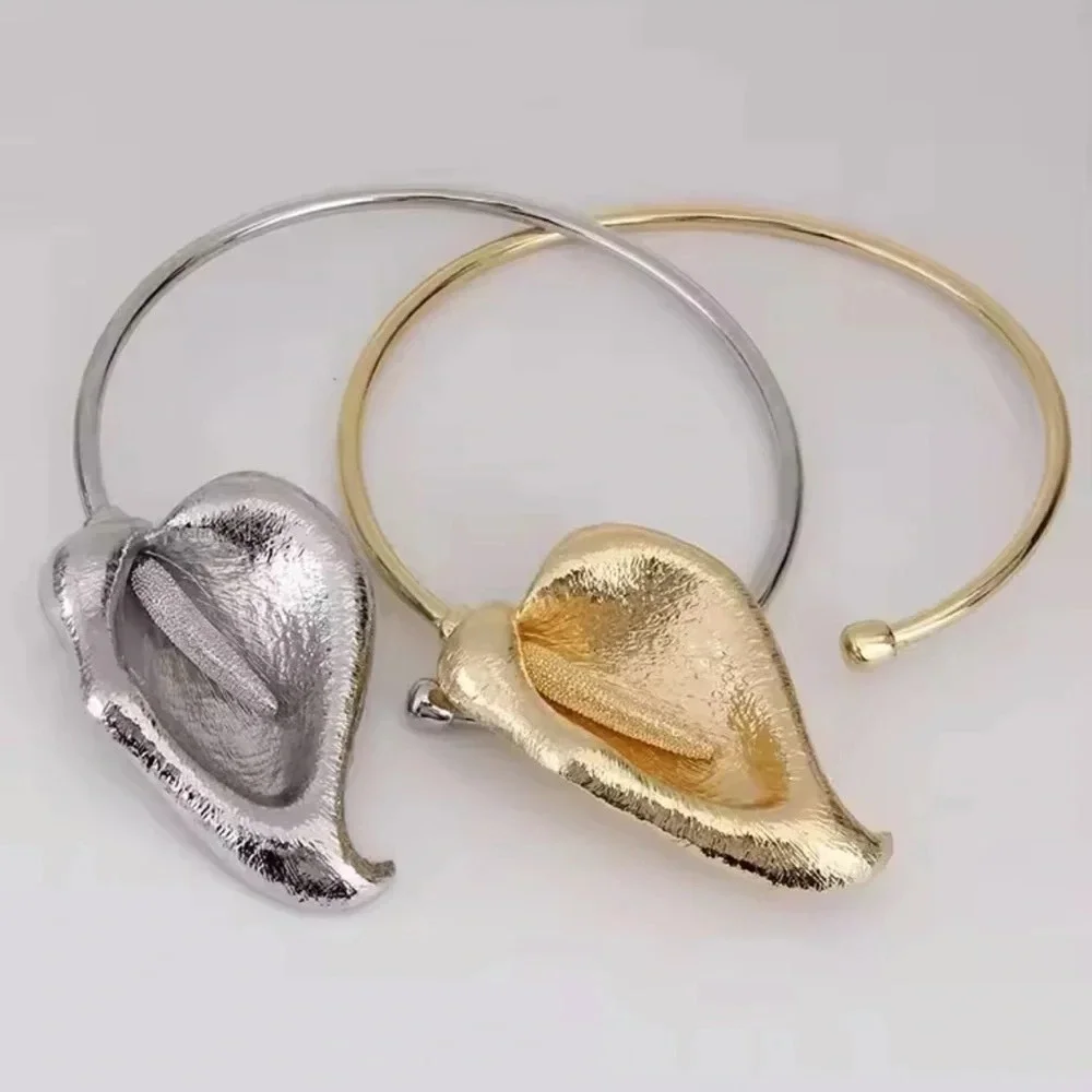 Horseshoe Lotus Gold Bangle Flower Necklace - Picture 9 of 10